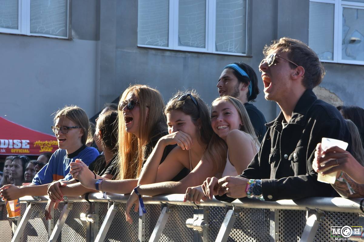 Létofest zamířil do Plzně: Za teplého počasí bavili Monkey Business, Pražský výběr i Marek Ztracený