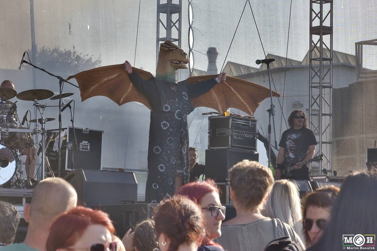 Létofest zamířil do Plzně: Za teplého počasí bavili Monkey Business, Pražský výběr i Marek Ztracený