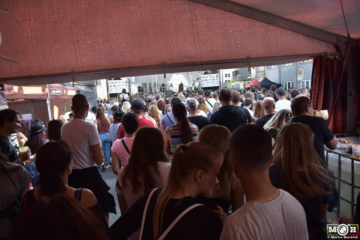 Létofest zamířil do Plzně: Za teplého počasí bavili Monkey Business, Pražský výběr i Marek Ztracený