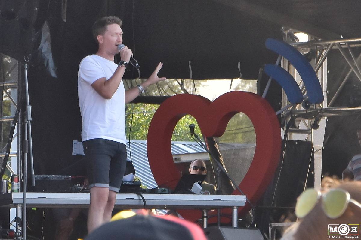 Létofest zamířil do Plzně: Za teplého počasí bavili Monkey Business, Pražský výběr i Marek Ztracený