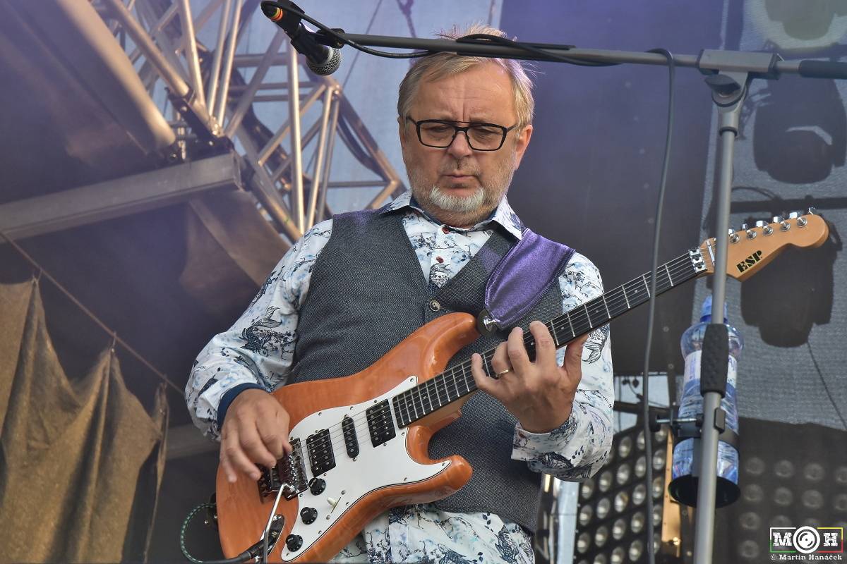 Létofest zamířil do Plzně: Za teplého počasí bavili Monkey Business, Pražský výběr i Marek Ztracený