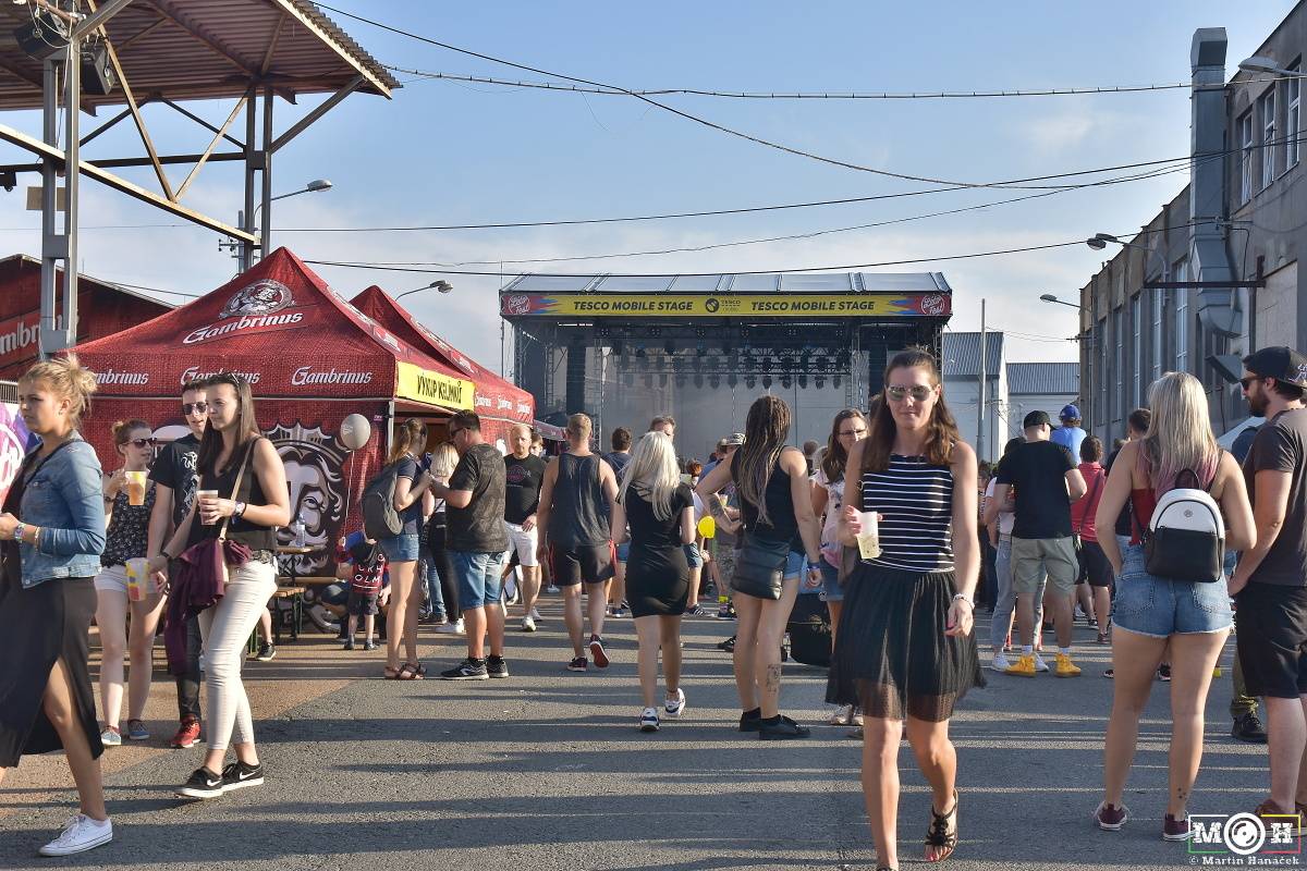 Létofest zamířil do Plzně: Za teplého počasí bavili Monkey Business, Pražský výběr i Marek Ztracený