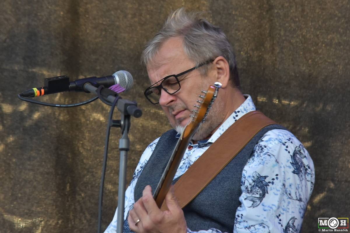 Létofest zamířil do Plzně: Za teplého počasí bavili Monkey Business, Pražský výběr i Marek Ztracený