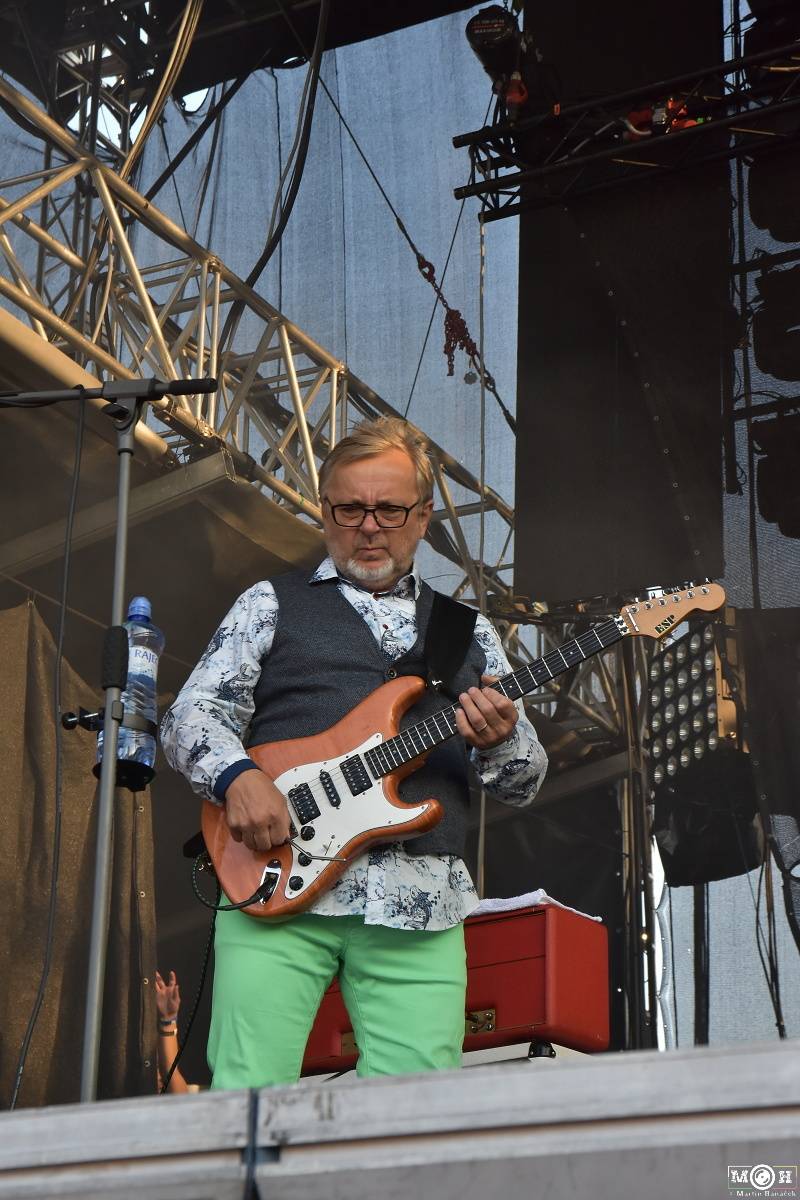 Létofest zamířil do Plzně: Za teplého počasí bavili Monkey Business, Pražský výběr i Marek Ztracený