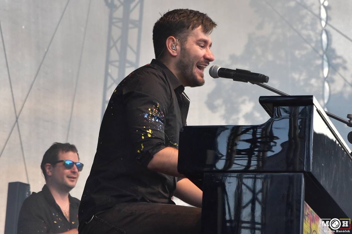 Létofest zamířil do Plzně: Za teplého počasí bavili Monkey Business, Pražský výběr i Marek Ztracený