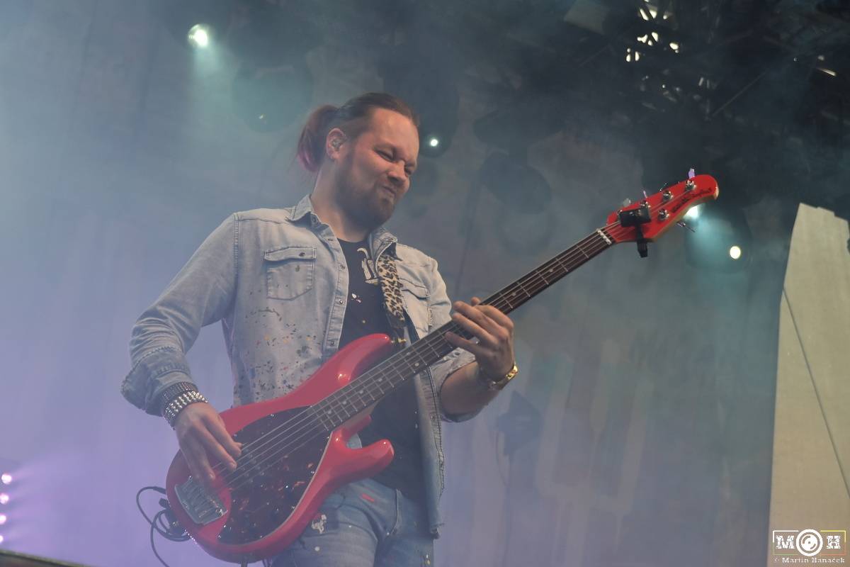 Létofest zamířil do Plzně: Za teplého počasí bavili Monkey Business, Pražský výběr i Marek Ztracený