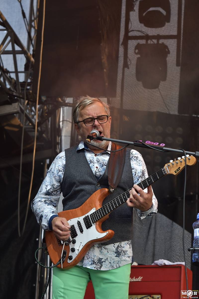 Létofest zamířil do Plzně: Za teplého počasí bavili Monkey Business, Pražský výběr i Marek Ztracený