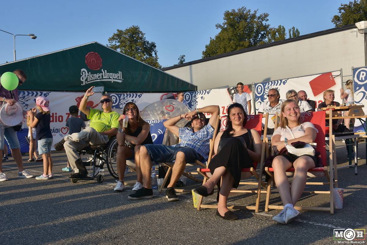 Létofest zamířil do Plzně: Za teplého počasí bavili Monkey Business, Pražský výběr i Marek Ztracený