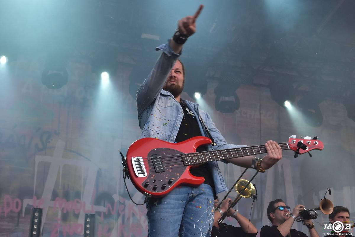 Létofest zamířil do Plzně: Za teplého počasí bavili Monkey Business, Pražský výběr i Marek Ztracený