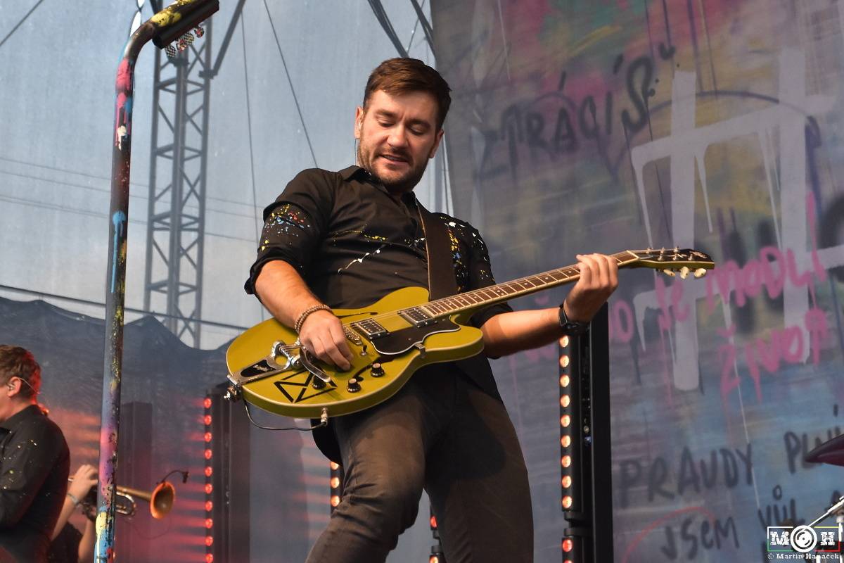 Létofest zamířil do Plzně: Za teplého počasí bavili Monkey Business, Pražský výběr i Marek Ztracený