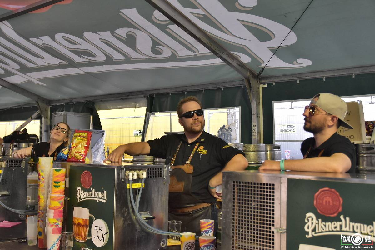 Létofest zamířil do Plzně: Za teplého počasí bavili Monkey Business, Pražský výběr i Marek Ztracený