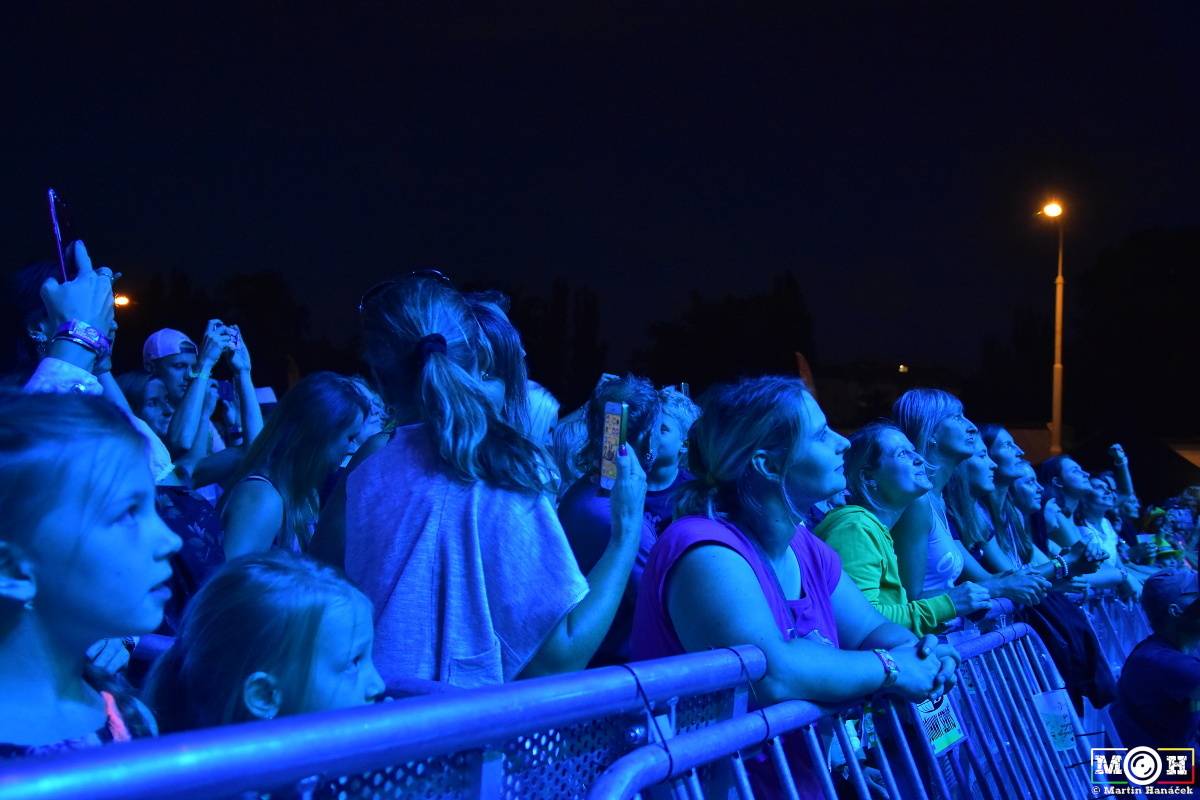 Létofest zamířil do Plzně: Za teplého počasí bavili Monkey Business, Pražský výběr i Marek Ztracený