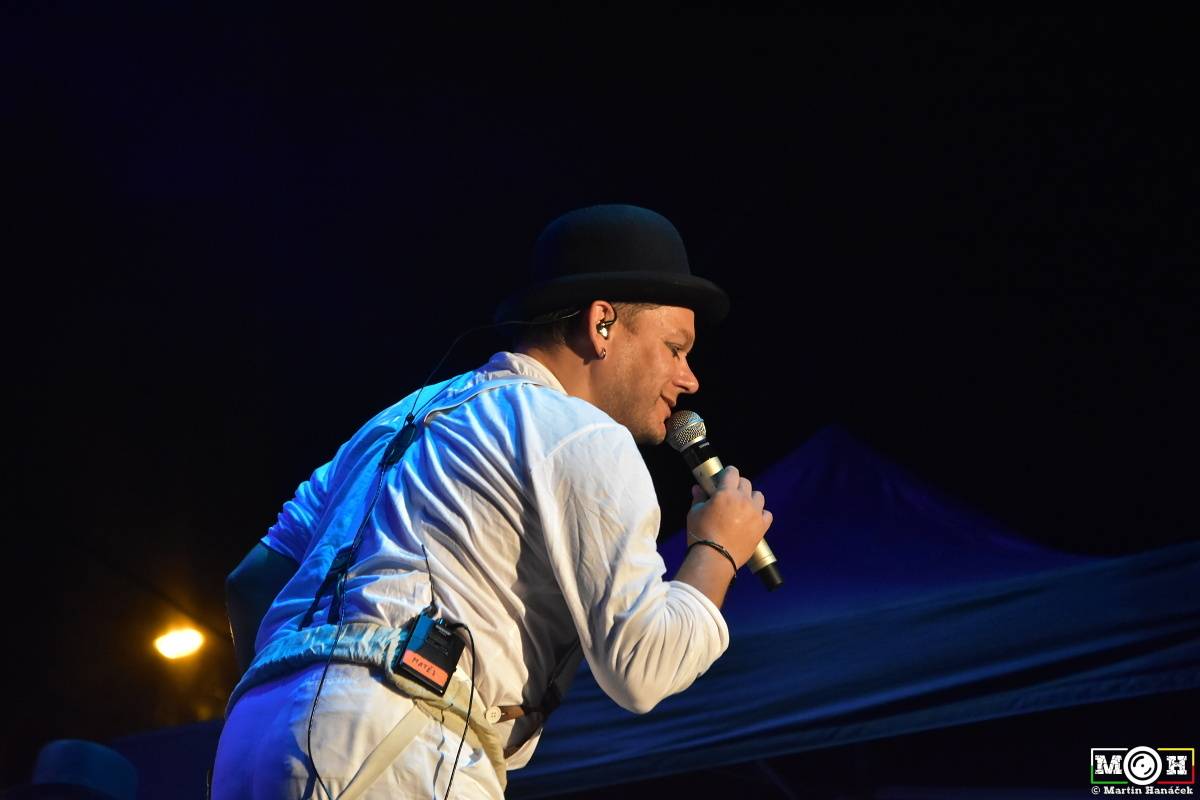 Létofest zamířil do Plzně: Za teplého počasí bavili Monkey Business, Pražský výběr i Marek Ztracený