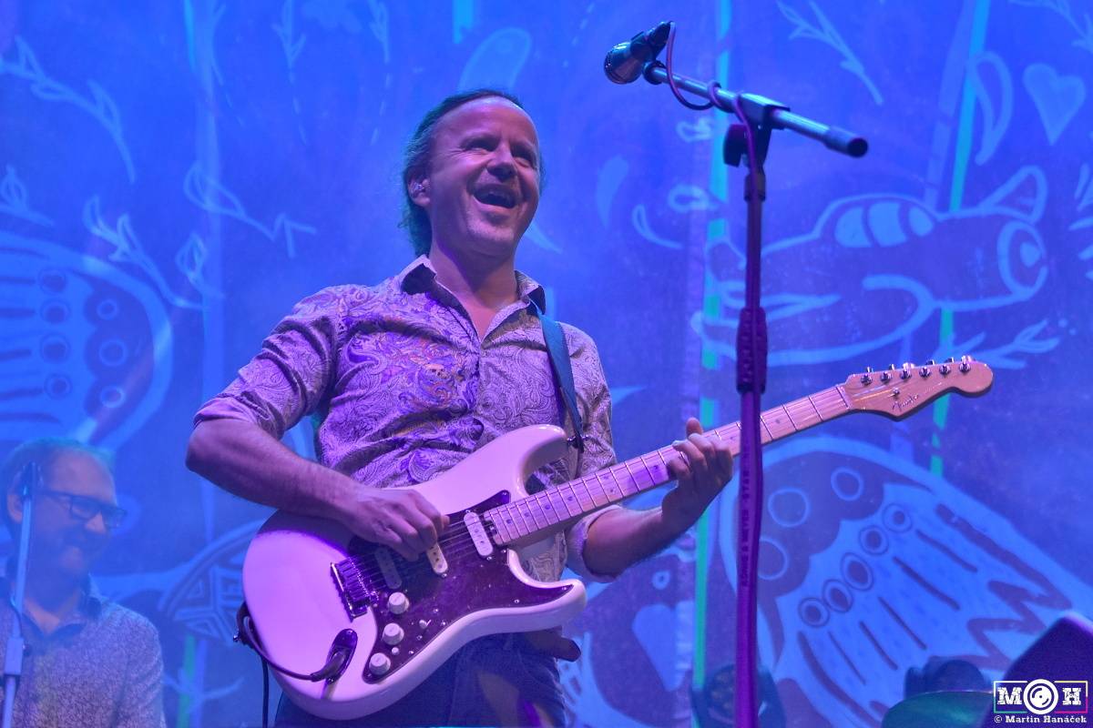 Létofest zamířil do Plzně: Za teplého počasí bavili Monkey Business, Pražský výběr i Marek Ztracený