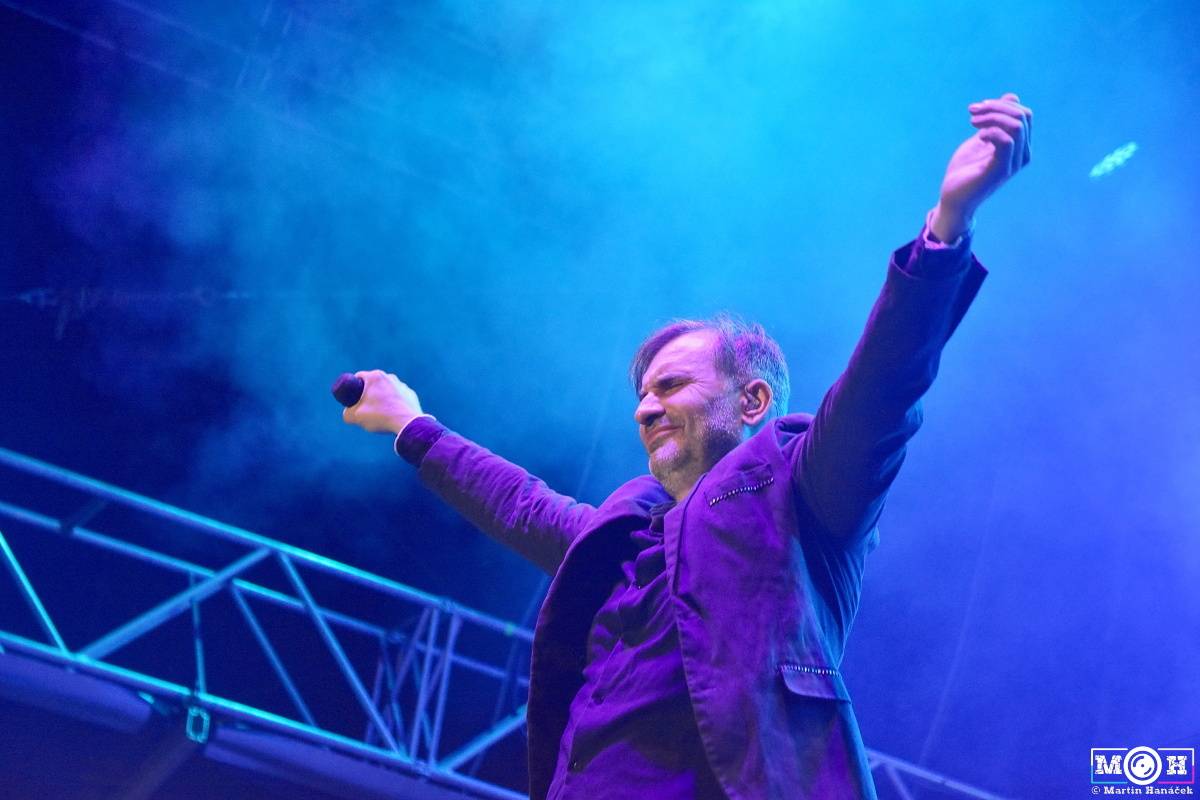 Létofest zamířil do Plzně: Za teplého počasí bavili Monkey Business, Pražský výběr i Marek Ztracený