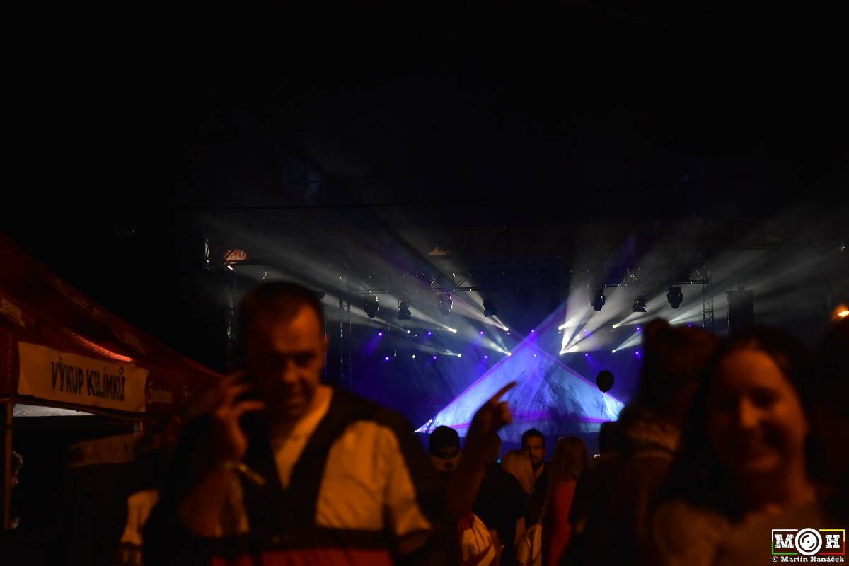 Létofest zamířil do Plzně: Za teplého počasí bavili Monkey Business, Pražský výběr i Marek Ztracený