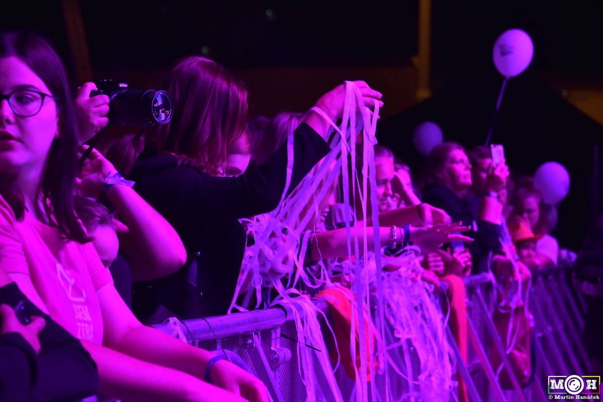 Létofest zamířil do Plzně: Za teplého počasí bavili Monkey Business, Pražský výběr i Marek Ztracený