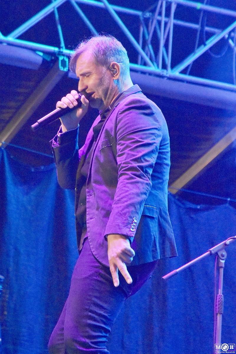 Létofest zamířil do Plzně: Za teplého počasí bavili Monkey Business, Pražský výběr i Marek Ztracený