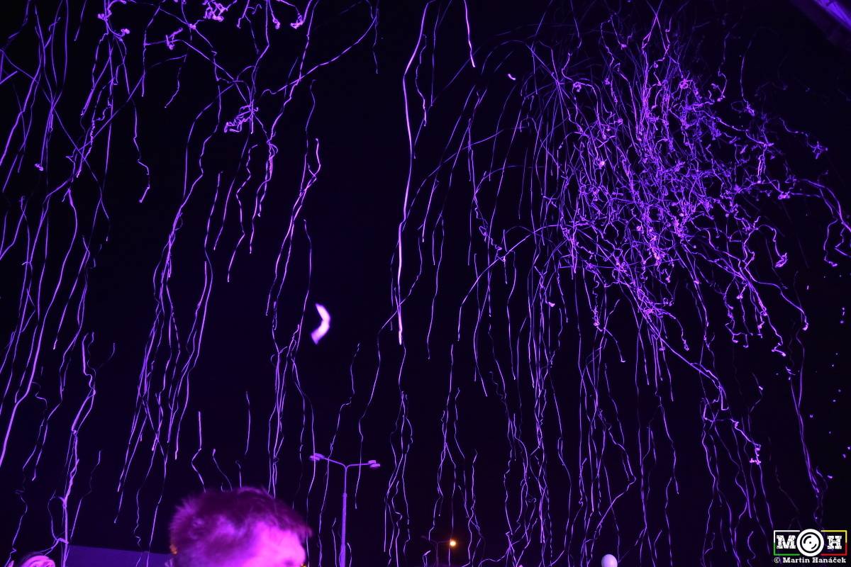 Létofest zamířil do Plzně: Za teplého počasí bavili Monkey Business, Pražský výběr i Marek Ztracený