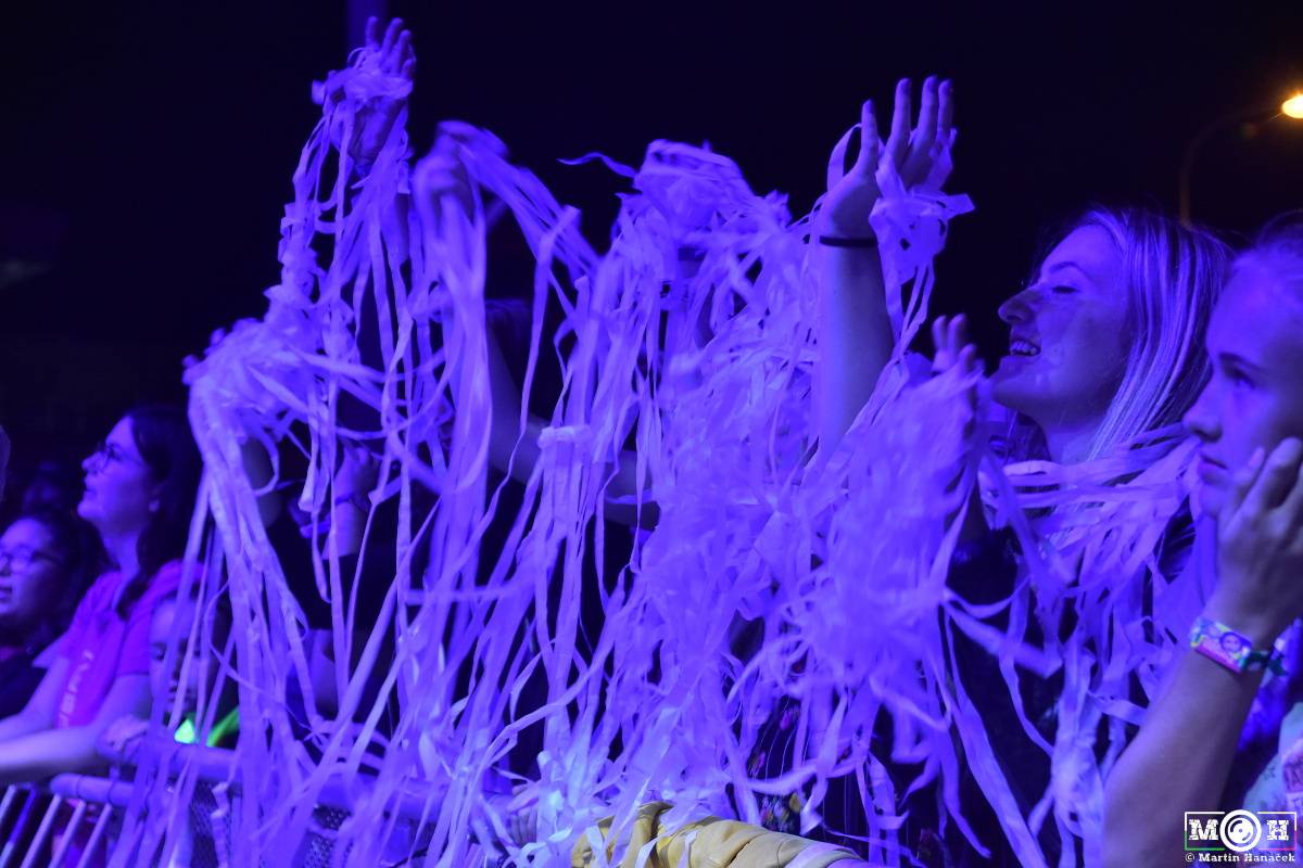 Létofest zamířil do Plzně: Za teplého počasí bavili Monkey Business, Pražský výběr i Marek Ztracený