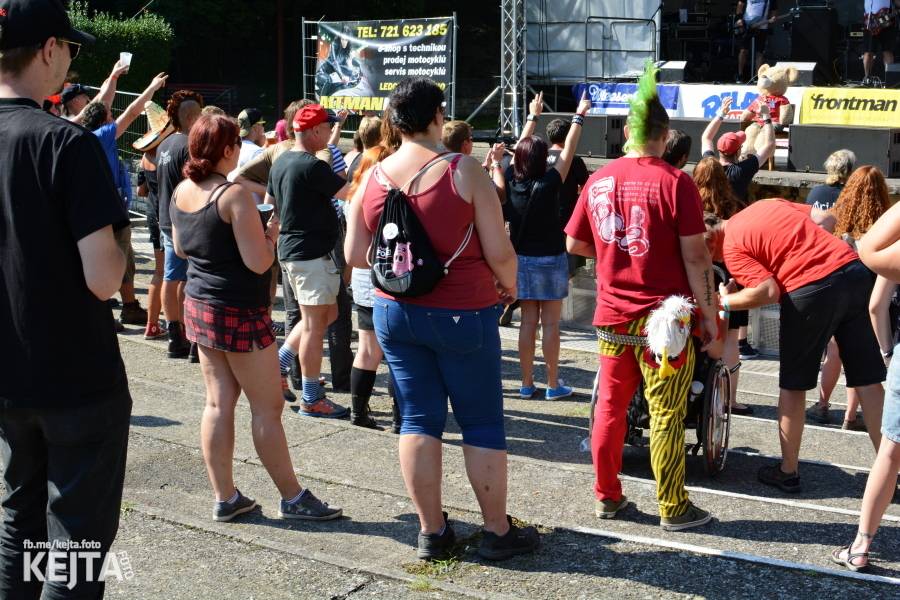 Valník podvacáté: Slánský festival viděl Visací zámek, Wohnout i Prague Conspiracy