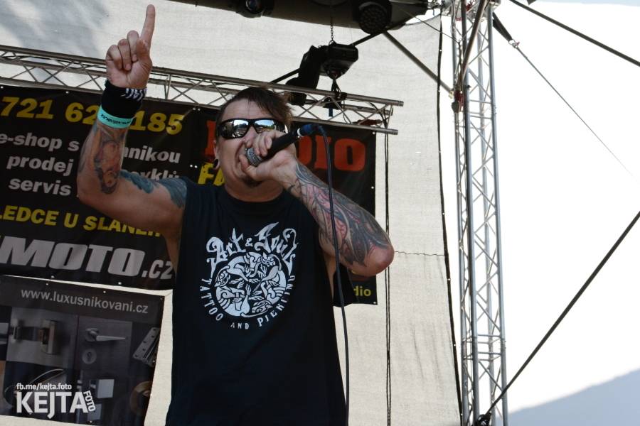 Valník podvacáté: Slánský festival viděl Visací zámek, Wohnout i Prague Conspiracy