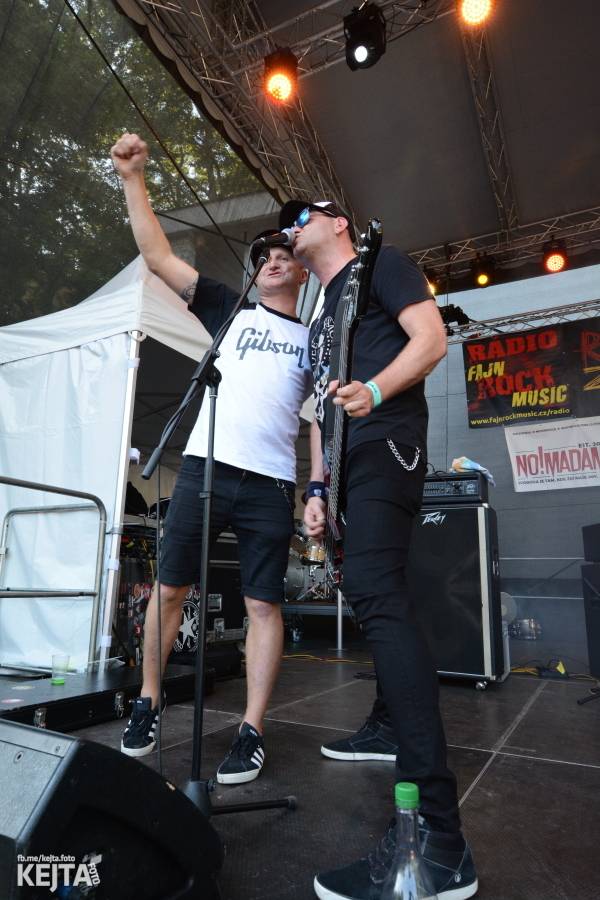 Valník podvacáté: Slánský festival viděl Visací zámek, Wohnout i Prague Conspiracy