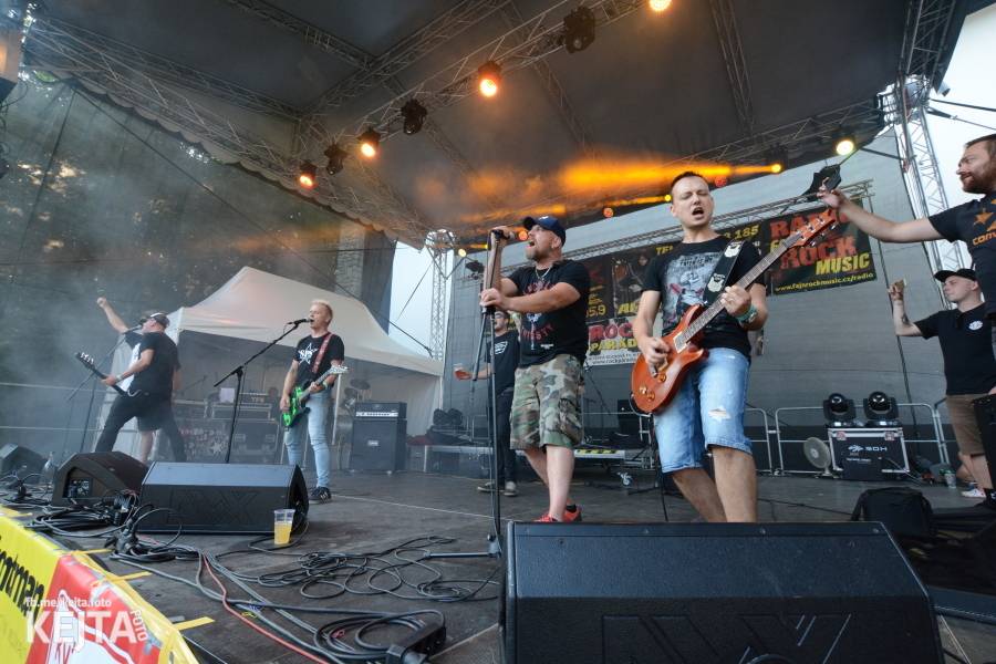 Valník podvacáté: Slánský festival viděl Visací zámek, Wohnout i Prague Conspiracy