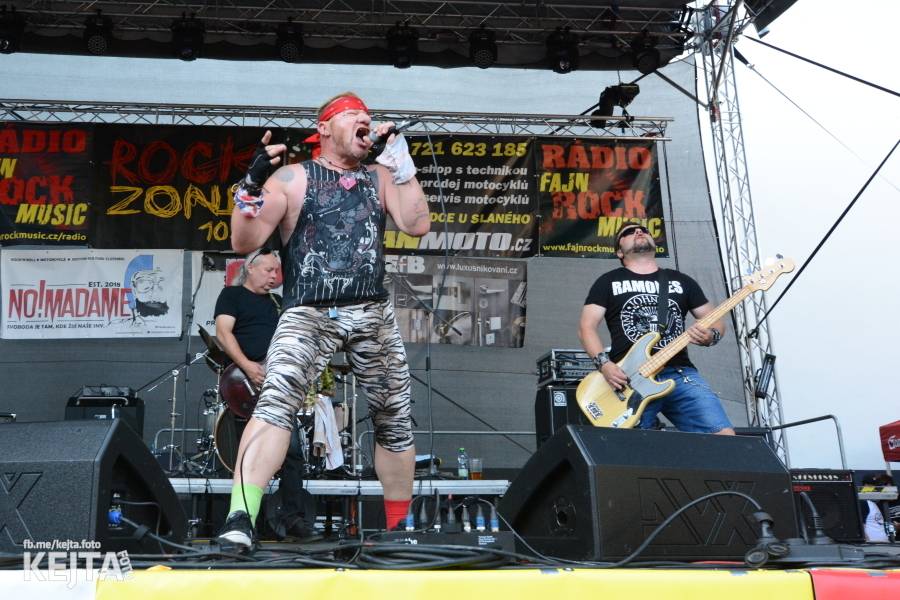 Valník podvacáté: Slánský festival viděl Visací zámek, Wohnout i Prague Conspiracy