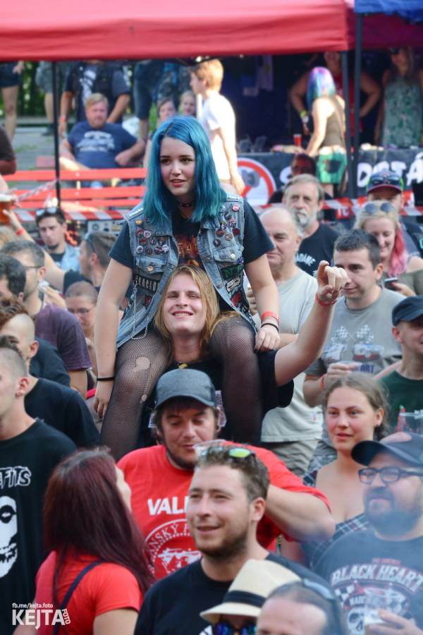 Valník podvacáté: Slánský festival viděl Visací zámek, Wohnout i Prague Conspiracy