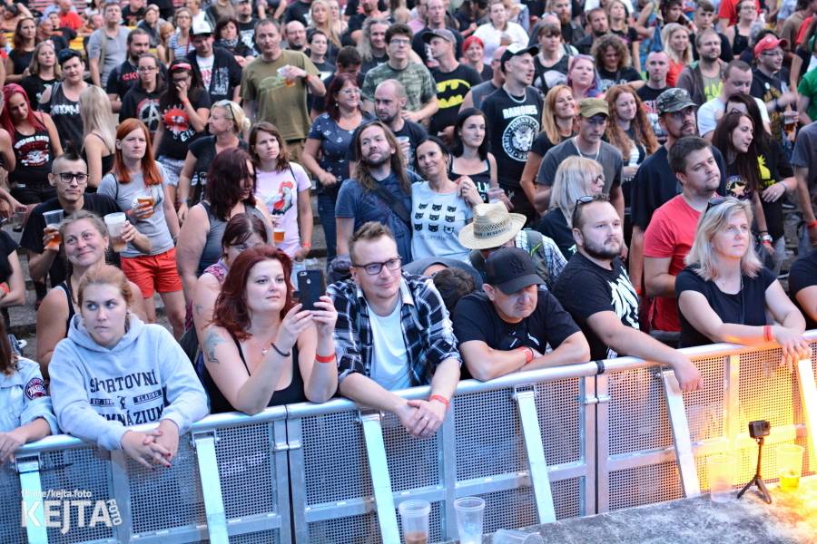 Valník podvacáté: Slánský festival viděl Visací zámek, Wohnout i Prague Conspiracy