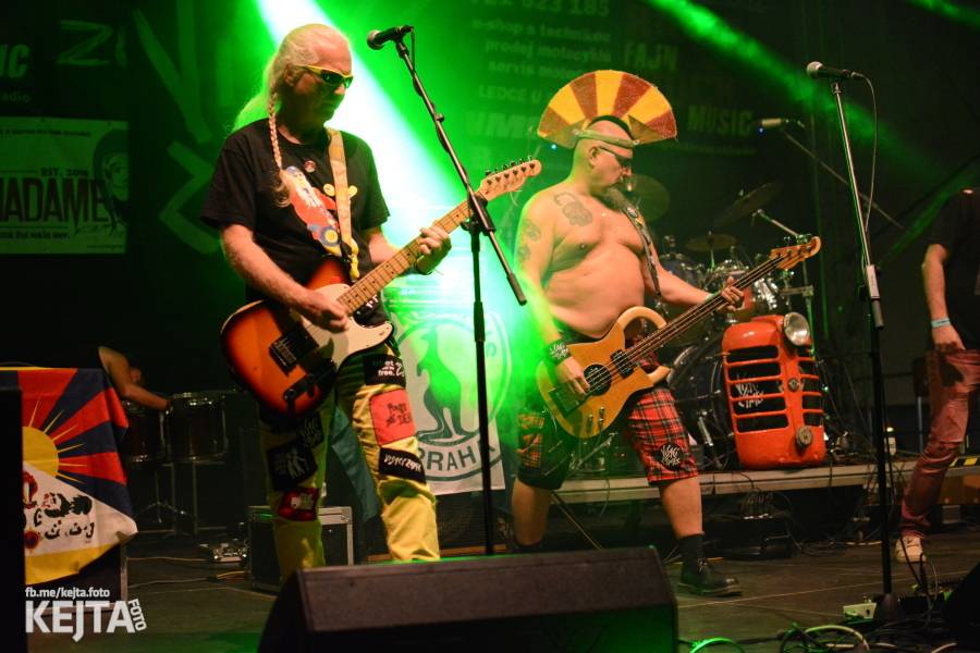 Valník podvacáté: Slánský festival viděl Visací zámek, Wohnout i Prague Conspiracy