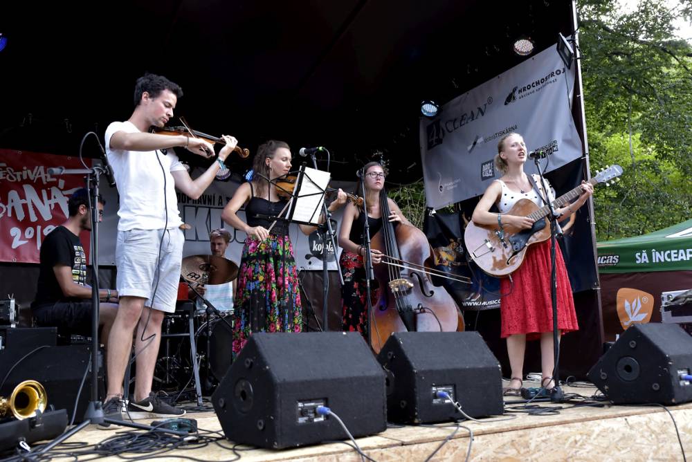 Festival Banát: Několikadenní akce v Rumunsku s českými kapelami. Takhle to tam vypadalo letos