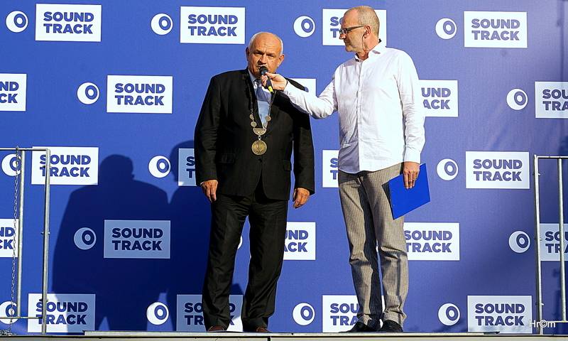 Na Soundtracku Poděbrady převzal cenu Ivan Hlas, Martin Dejdar oživil Šakalí léta