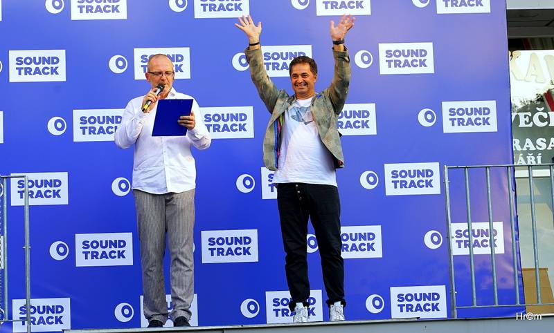 Na Soundtracku Poděbrady převzal cenu Ivan Hlas, Martin Dejdar oživil Šakalí léta