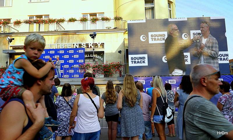 Vrcholem dalšího dne Soundtracku Poděbrady byl Amadeus s živým orchestrem. Příští rok bude James Bond