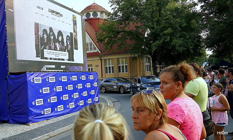 Vrcholem dalšího dne Soundtracku Poděbrady byl Amadeus s živým orchestrem. Příští rok bude James Bond