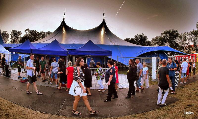 Vrcholem dalšího dne Soundtracku Poděbrady byl Amadeus s živým orchestrem. Příští rok bude James Bond