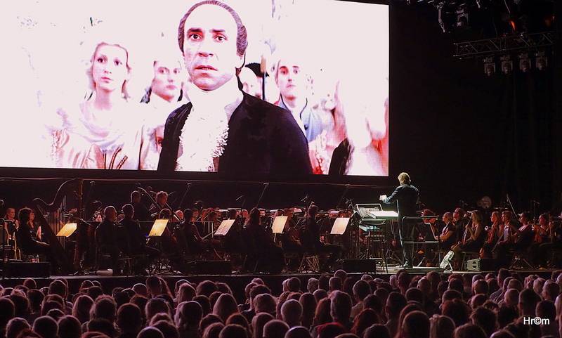 Vrcholem dalšího dne Soundtracku Poděbrady byl Amadeus s živým orchestrem. Příští rok bude James Bond