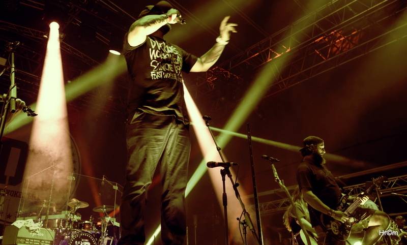 Divokej Bill Doma: V Úvalech zahrál sousedům a kamarádům, vystoupili i Medvěd 009 a Tereza Balonová