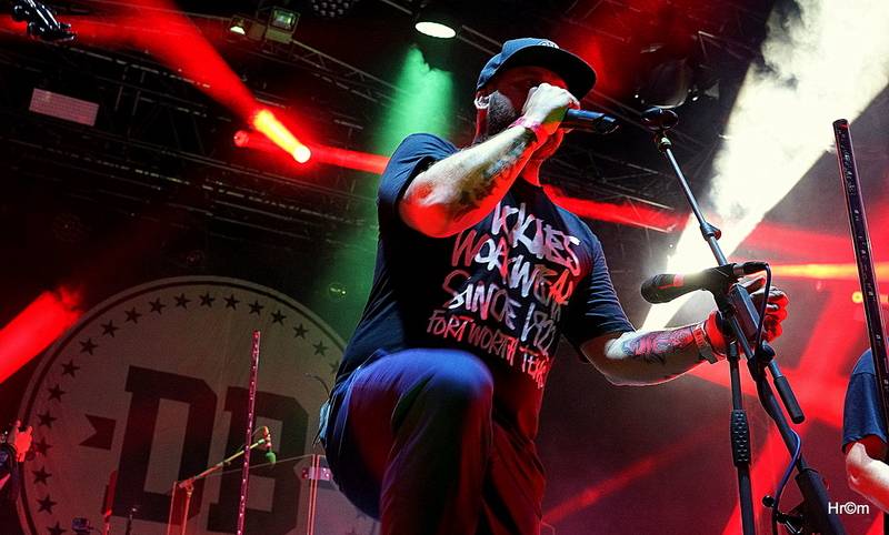 Divokej Bill Doma: V Úvalech zahrál sousedům a kamarádům, vystoupili i Medvěd 009 a Tereza Balonová