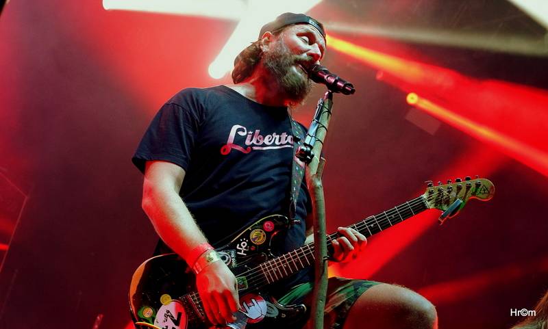 Divokej Bill Doma: V Úvalech zahrál sousedům a kamarádům, vystoupili i Medvěd 009 a Tereza Balonová