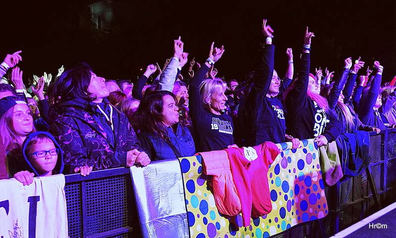 Divokej Bill Doma: V Úvalech zahrál sousedům a kamarádům, vystoupili i Medvěd 009 a Tereza Balonová