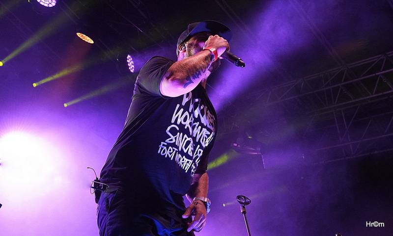 Divokej Bill Doma: V Úvalech zahrál sousedům a kamarádům, vystoupili i Medvěd 009 a Tereza Balonová