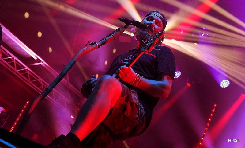 Divokej Bill Doma: V Úvalech zahrál sousedům a kamarádům, vystoupili i Medvěd 009 a Tereza Balonová