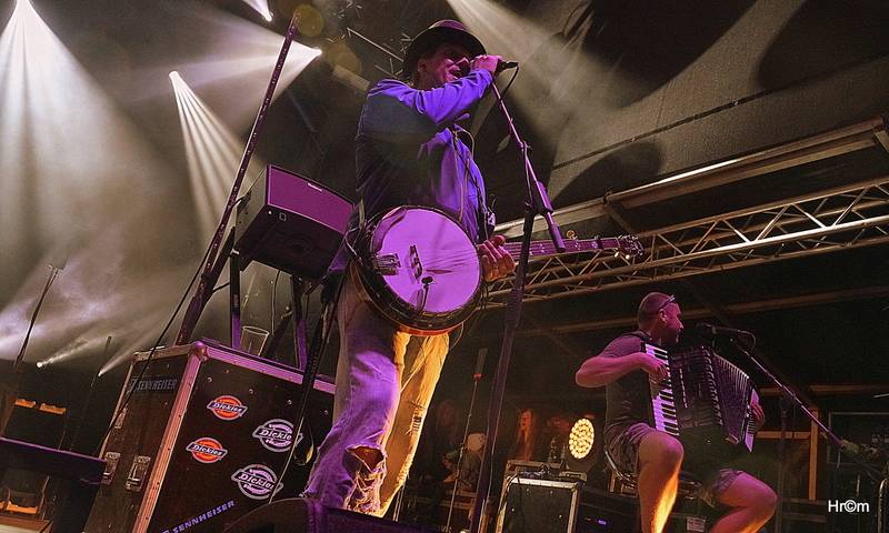 Divokej Bill Doma: V Úvalech zahrál sousedům a kamarádům, vystoupili i Medvěd 009 a Tereza Balonová