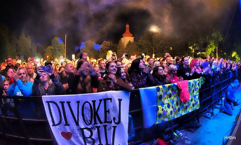 Divokej Bill Doma: V Úvalech zahrál sousedům a kamarádům, vystoupili i Medvěd 009 a Tereza Balonová