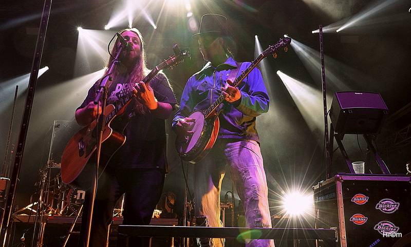 Divokej Bill Doma: V Úvalech zahrál sousedům a kamarádům, vystoupili i Medvěd 009 a Tereza Balonová