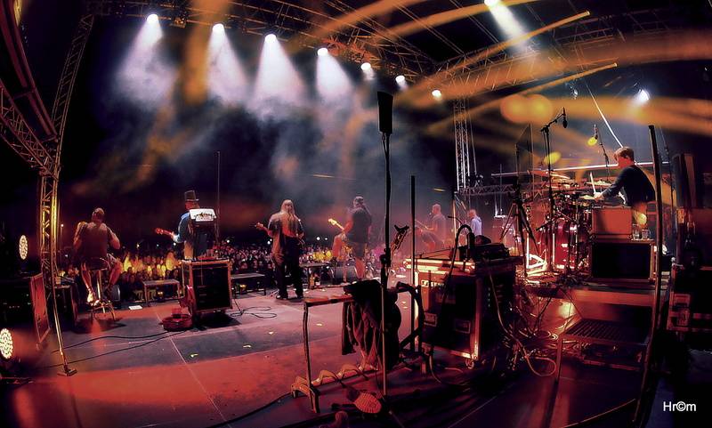 Divokej Bill Doma: V Úvalech zahrál sousedům a kamarádům, vystoupili i Medvěd 009 a Tereza Balonová