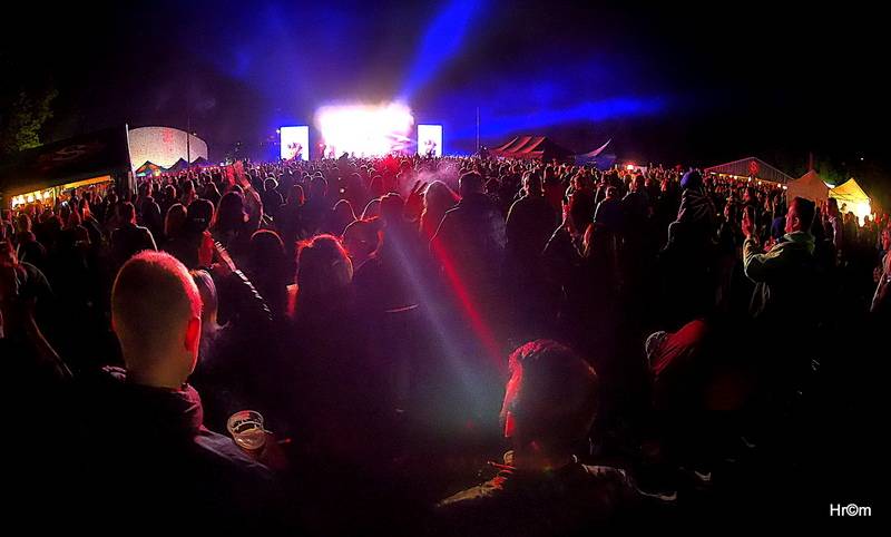 Divokej Bill Doma: V Úvalech zahrál sousedům a kamarádům, vystoupili i Medvěd 009 a Tereza Balonová